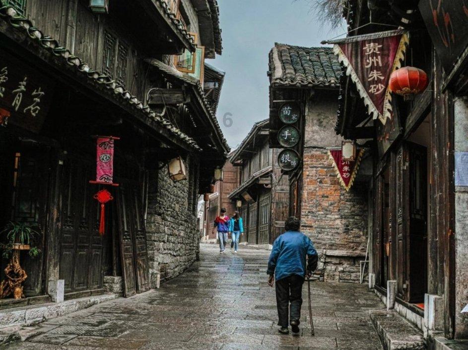 “小天才”接受消协整改建议,应用商店下载不良内容会对孩子造成什么影响?-原创问题解答平台,专业回答你的疑问